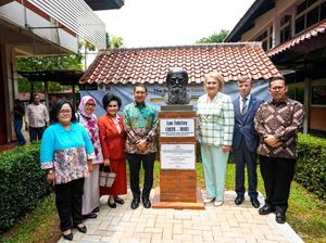 Perkuat Diplomasi RI-Rusia, Menbud Resmikan The Bust of Leo Tolstoy