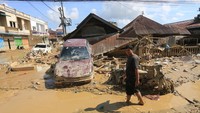 Mobil hingga Truk Tangki Terseret Banjir, Aceh Tamiang Porak-Poranda