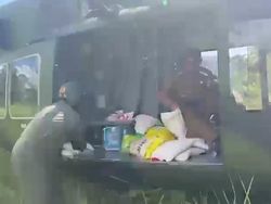 Video: Heboh Bantuan Makanan Rusak Akibat Dilempar dari Heli di Taput