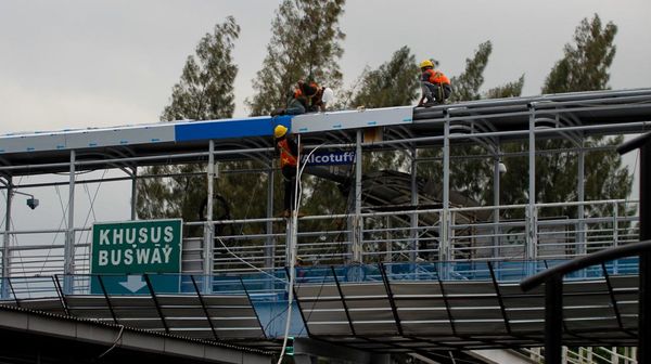 Revitalisasi JPO Otista Dikebut, Target Rampung 15 Desember 2025