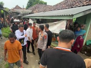 Desa Bantan Pelita OKU Timur Digerebek Polisi, Polisi Sita 2,5 Kg Ganja