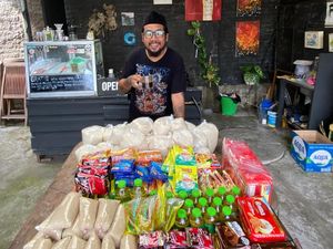 Seniman di Sleman Sediakan Makan Gratis untuk Mahasiswa Asal Sumatera