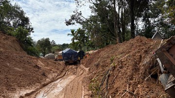 https://akcdn.detik.net.id/community/media/visual/2025/12/03/potret-jalur-tarutung-sibolga-belum-bisa-dilewati-total-proses-pembersihan-1764731108616_169.jpeg?q=90&w=360