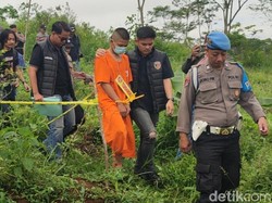 Rekonstruksi Ungkap Aksi Keji Pariz Habisi Kakak di Ciamis