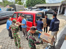 Telkomsel Salurkan Bantuan untuk Korban Bencana Erupsi Gunung Semeru
