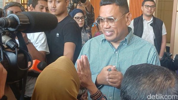 Uya Kuya Bingung Disebut Punya 750 Dapur MBG: Mereka Mau Apa Lagi dari Saya?