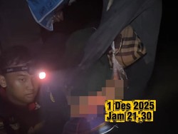 Viral! Pilu Pasutri Korban Banjir Aceh Jalan Kaki dan Lapar, Istri Pingsan