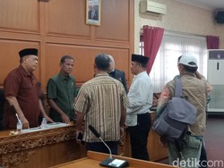 Warga Tinggen Geruduk DPRD Klaten Minta Tanahnya Tetap Dibeli Proyek Tol