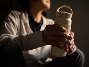 Fakta Hidrasi di Balik Tren Estetik ke Mana-mana Bawa Tumbler