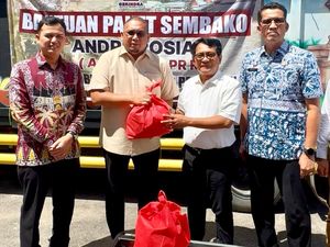 Andre Rosiade Salurkan 2.500 Paket Sembako & 10 Genset ke Padang Pariaman