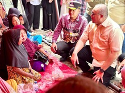 Tinjau Banjir Padang Pariaman, Andre Rosiade Pastikan Perbaikan Rumah Terdampak