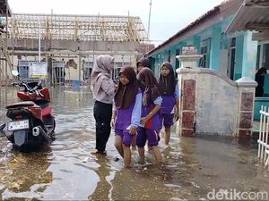 753 Rumah di Legonkulon Subang Terendam Banjir Rob