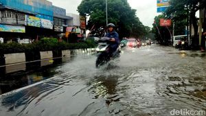 Sejumlah Ruas Jalan di Kota Malang Tergenang Banjir