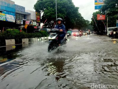 Sejumlah Ruas Jalan di Kota Malang Tergenang Banjir