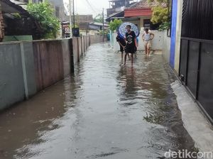 Banjir Kota Malang Terjadi di 39 Titik, Warga Terjebak-Pohon Tumbang