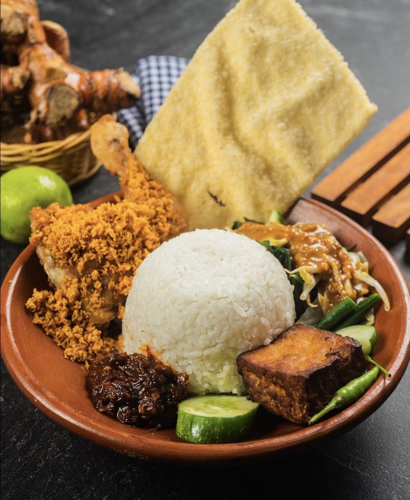 Di Kuningan Jaksel Ada Brisket Geprek hingga Bakso Solo Enak! Di Kuningan Jaksel Ada Brisket Geprek hingga Bakso Solo Enak!