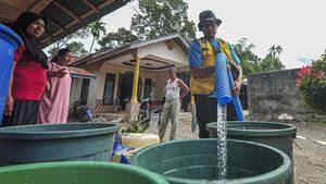 Distribusi Air Bersih Bantu Warga Agam Bertahan Pascabencana