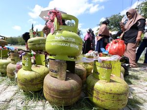 Diterjang Bencana, Warga Banda Aceh Harus Antre Panjang Demi Elpiji 3 Kg