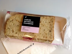 Menu Sandwich di Pesawat Mirip Makanan Penjara, Begini Tampilannya