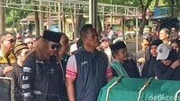 Mat Drajat Beri Penghormatan Terakhir ke Epy Kusnandar