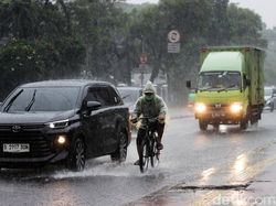 Tahun Baru 2026 Diprediksi Puncak Musim Hujan, Waspada 6 Wilayah Ini!