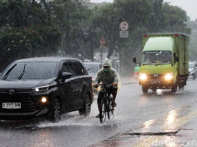 Siap-siap! Hujan Deras Diprediksi Basahi Jakarta Sepekan ke Depan
