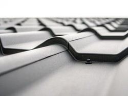 Mau Beli Genteng Metal Pasir? Cek Harga Terbarunya di 2025