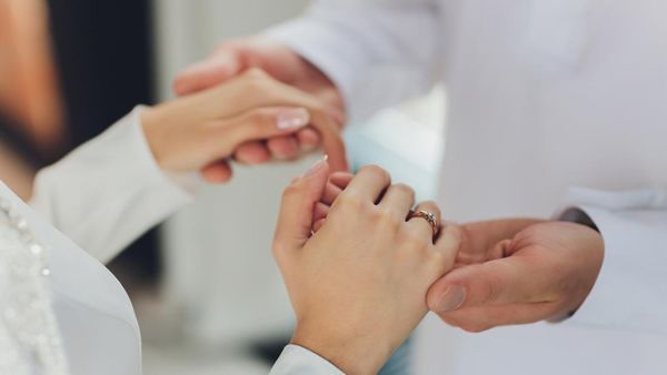 Nikah Siri Diam-diam Tanpa Sepengetahuan Ortu, Bagaimana Hukumnya?