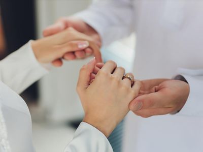Nikah Siri Diam-diam Tanpa Sepengetahuan Ortu, Bagaimana Hukumnya?