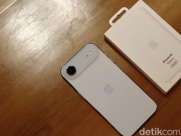 Unboxing iPhone Air MagSafe Battery, Tambah Daya 65% Harga Rp 2 Jutaan
