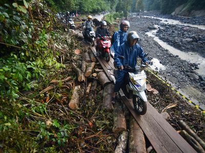 Jalan Darurat Lembah Anai Jadi Penyelamat Mobilitas Warga Pascabanjir Bandang