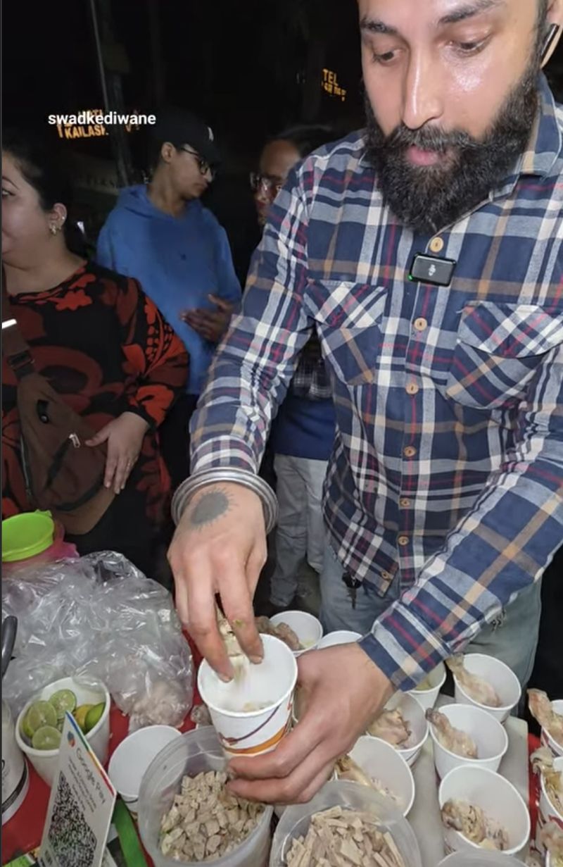 Jualan Ayam dan Daging Domba Melimpah, Penjual Ini Dipuji Gak Pelit!