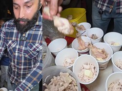 Jualan Ayam dan Daging Domba Melimpah, Penjual Ini Dipuji Gak Pelit!