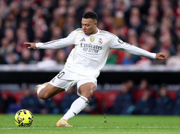 BILBAO, SPAIN - DECEMBER 03: Kylian Mbappe of Real Madrid scores his team's first goal during the LaLiga EA Sports match between Athletic Club and Real Madrid CF at Estadio de San Mames on December 03, 2025 in Bilbao, Spain. (Photo by Ion Alcoba Beitia/Getty Images)