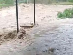 Panik Melanda Usai Sungai di Subang Meluap ke Pemukiman