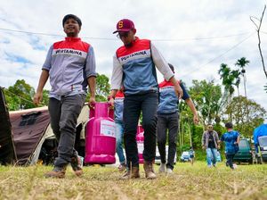 Menteri ESDM-Dirut Pertamina Tinjau Ketersediaan Bantuan di Aceh-Sumatera