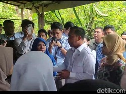 Menteri Wihaji Blusukan ke Rumah Keluarga Berisiko Stunting di Lamongan