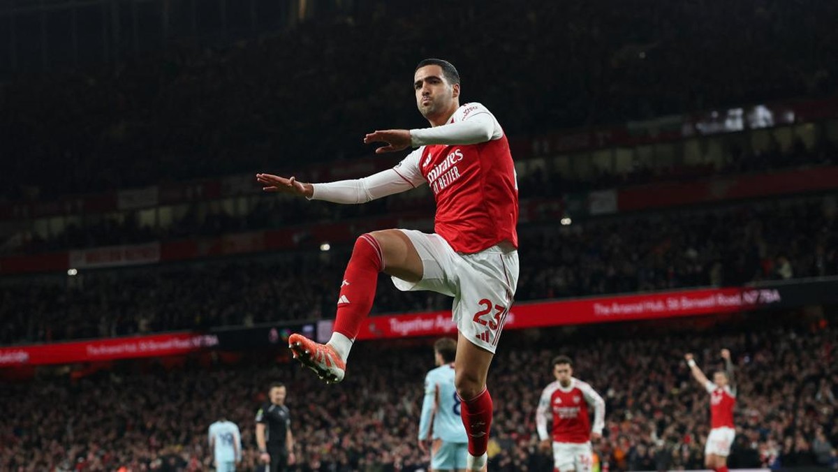 Gelandang Arsenal Mikel Merino tajam betul kepalanya. (REUTERS/Isabel Infantes)