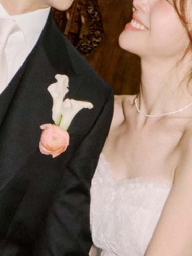 On Ju Wan dan Minah Girl's Day resmi menikah melalui acara yang digelar secara tertutup pada November 2025.