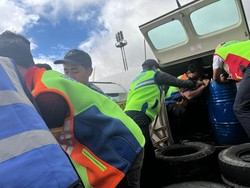 Penyaluran BBM & LPG ke Lokasi Bencana Dikebut, Pakai Pesawat hingga Rakit