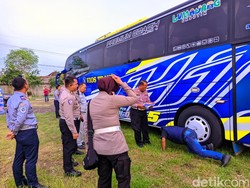Polda Jatim dan Polres Lumajang Ramp Check Angkutan Umum Jelang Nataru