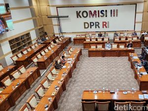 Eks Ketua KY Usul Hakim Tak Ngantor Rutin: Mending Baca Buku-Ikut Seminar