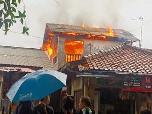 Rumah 2 Lantai di Bogor Terbakar, Diduga Akibat Korsleting Saat Cas HP