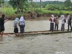 Kisah Siswa di Pelosok Cianjur Pertaruhkan Nyawa demi Bersekolah