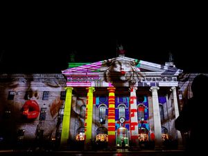 Warna-warni Instalasi Natal Hangatkan Suasana Dublin