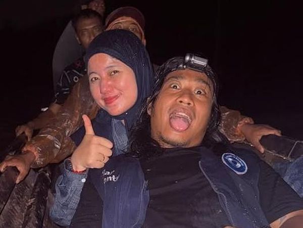 Ketika Praz Teguh Mampir ke Rumah Ortu yang Terdampak Banjir di Sumbar