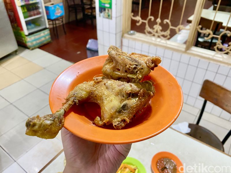 Ayam Goreng Bu Haji Jatinegara