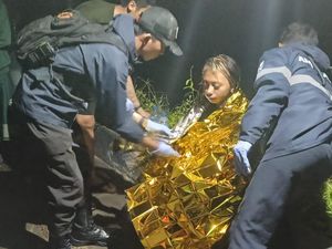 Wisatawan Terseret Arus saat Berselancar di Pantai Geger