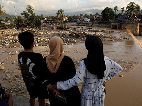 Bingkai Sepekan: Banjir Aceh-Sumatera, Sebagian Wilayah Masih Terisolasi