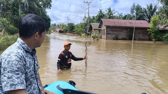 Banjir rendam 3 desa di Kotawaringin Timur Banjir rendam 3 desa di Kotawaringin Timur.
